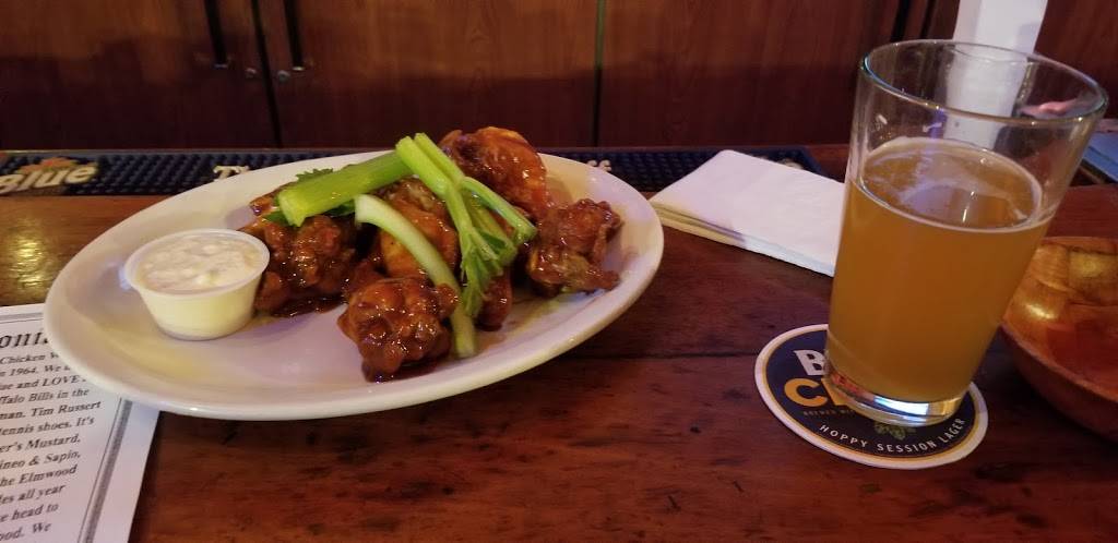 Frank & Teressas Anchor Bar | restaurant | 2-20 E North St, Buffalo, NY 14203, USA | 7168868920 OR +1 716-886-8920