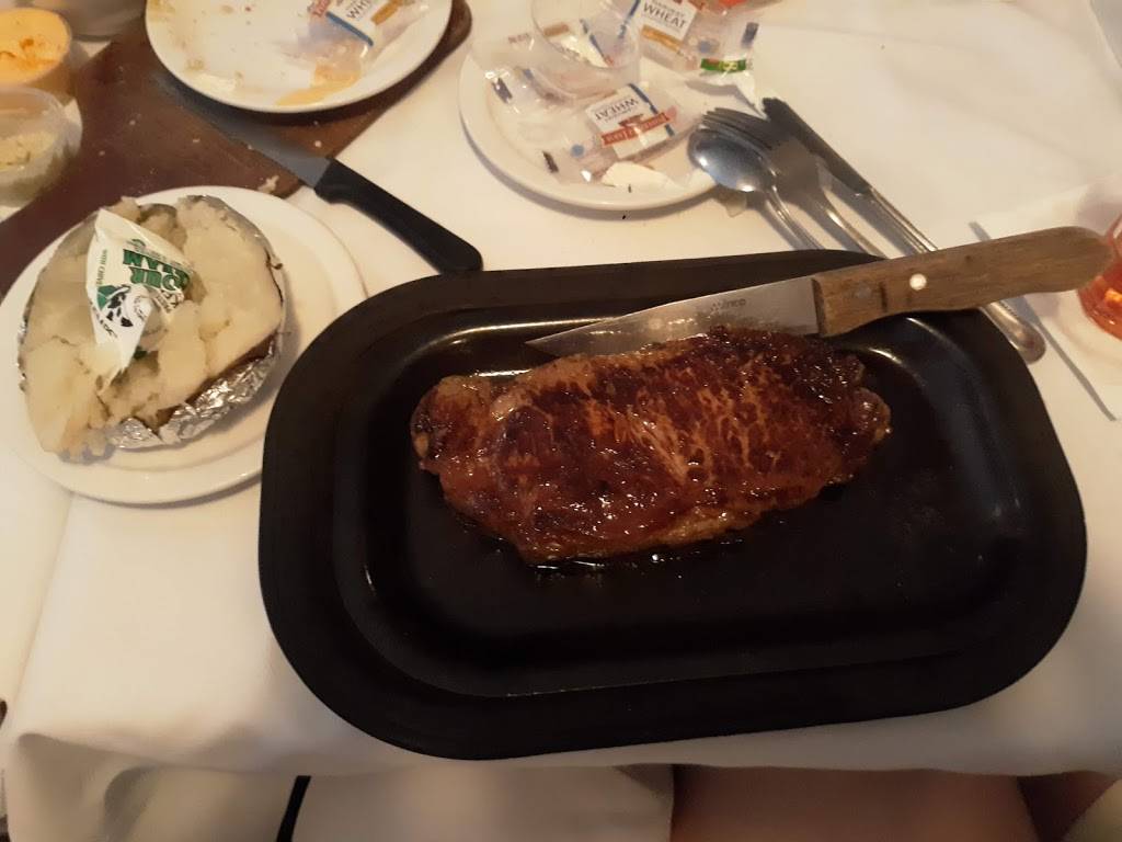 Moracco Supper Club | restaurant | 1413 Rockdale Rd, Dubuque, IA 52003, USA | 5635822947 OR +1 563-582-2947