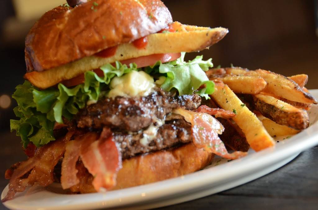 Fifis Lunch Box | restaurant | 2918 Wabash Ave, Terre Haute, IN 47803, USA | 8124601670 OR +1 812-460-1670