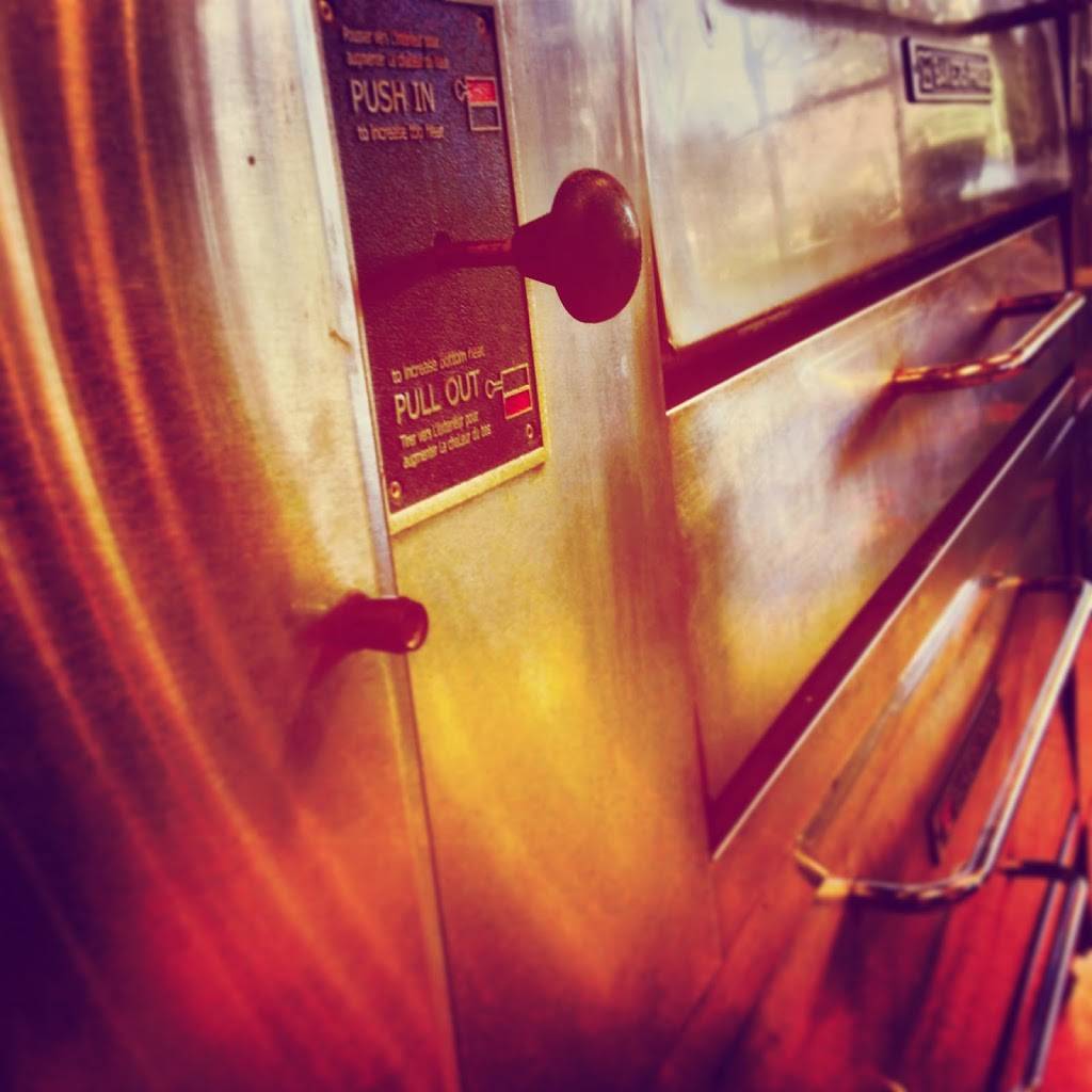 Famularis Pizzeria | restaurant | 2408 Ashley River Rd, Charleston, SC 29414, USA | 8435710555 OR +1 843-571-0555