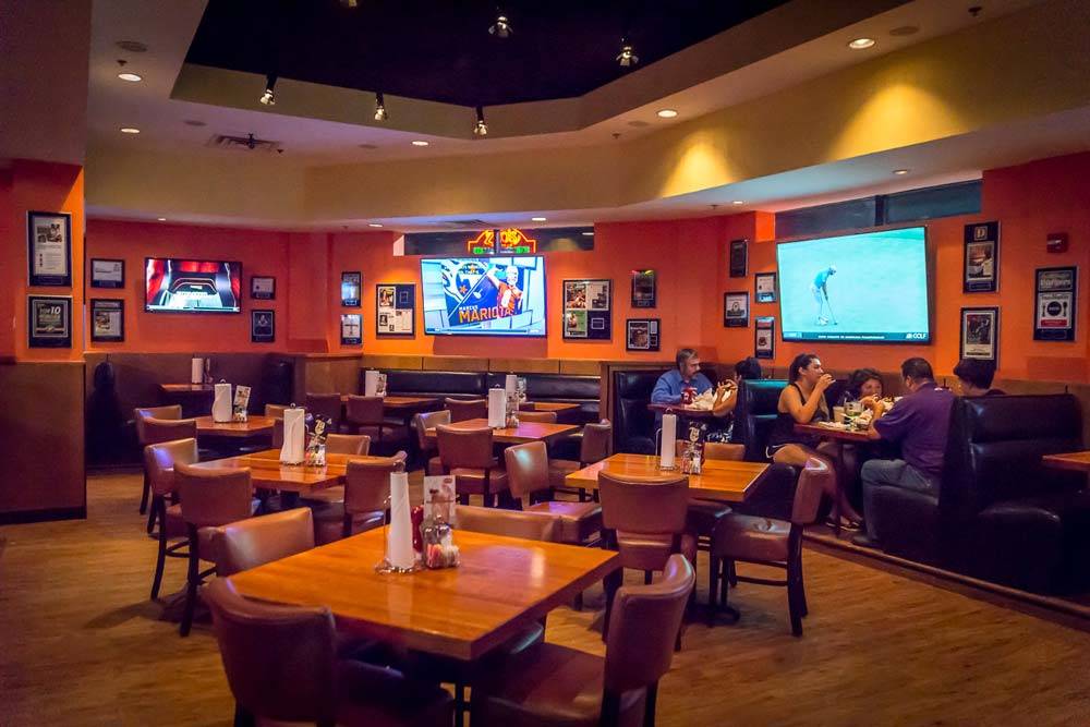 Jakes Burgers and Beer | restaurant | 6600 North Fwy #100, Fort Worth, TX 76137, USA | 8177375253 OR +1 817-737-5253