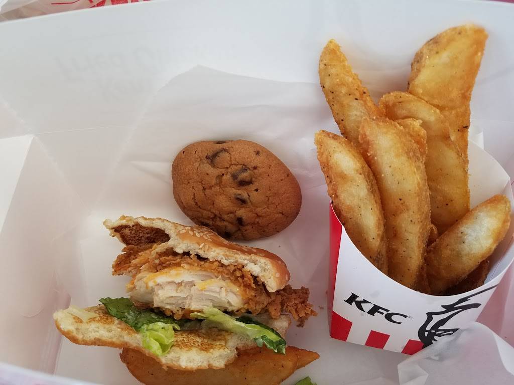 KFC | restaurant | 150 Merrick Rd #154, Lynbrook, NY 11563, USA | 5168724259 OR +1 516-872-4259