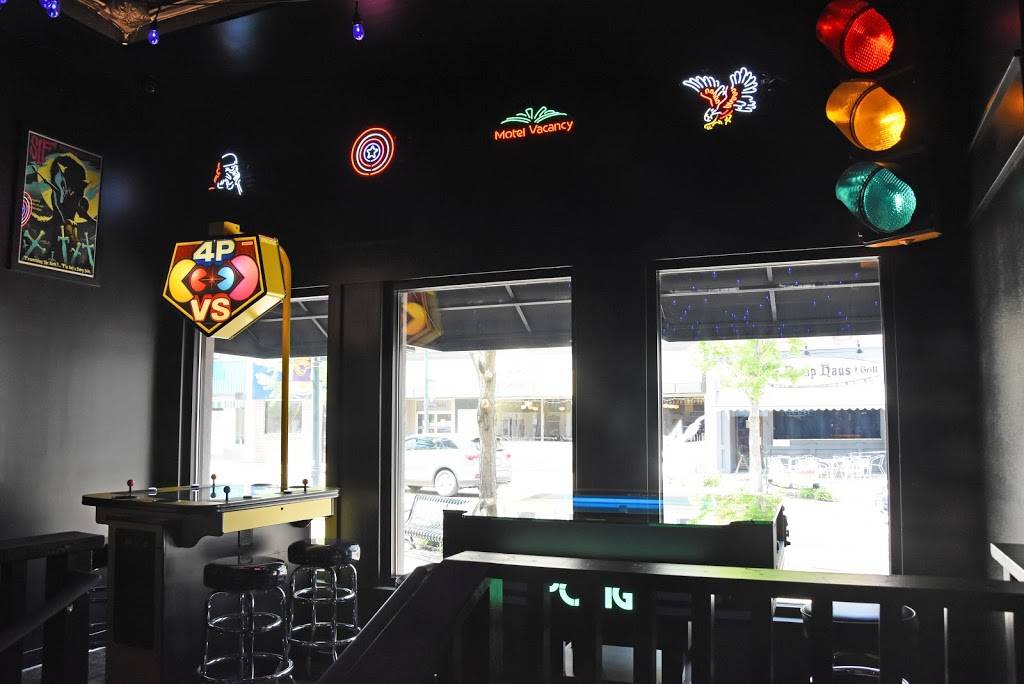 Double Tap (Tap Tap) | restaurant | 312 Main St, Cedar Falls, IA 50613, USA | 3192665285 OR +1 319-266-5285