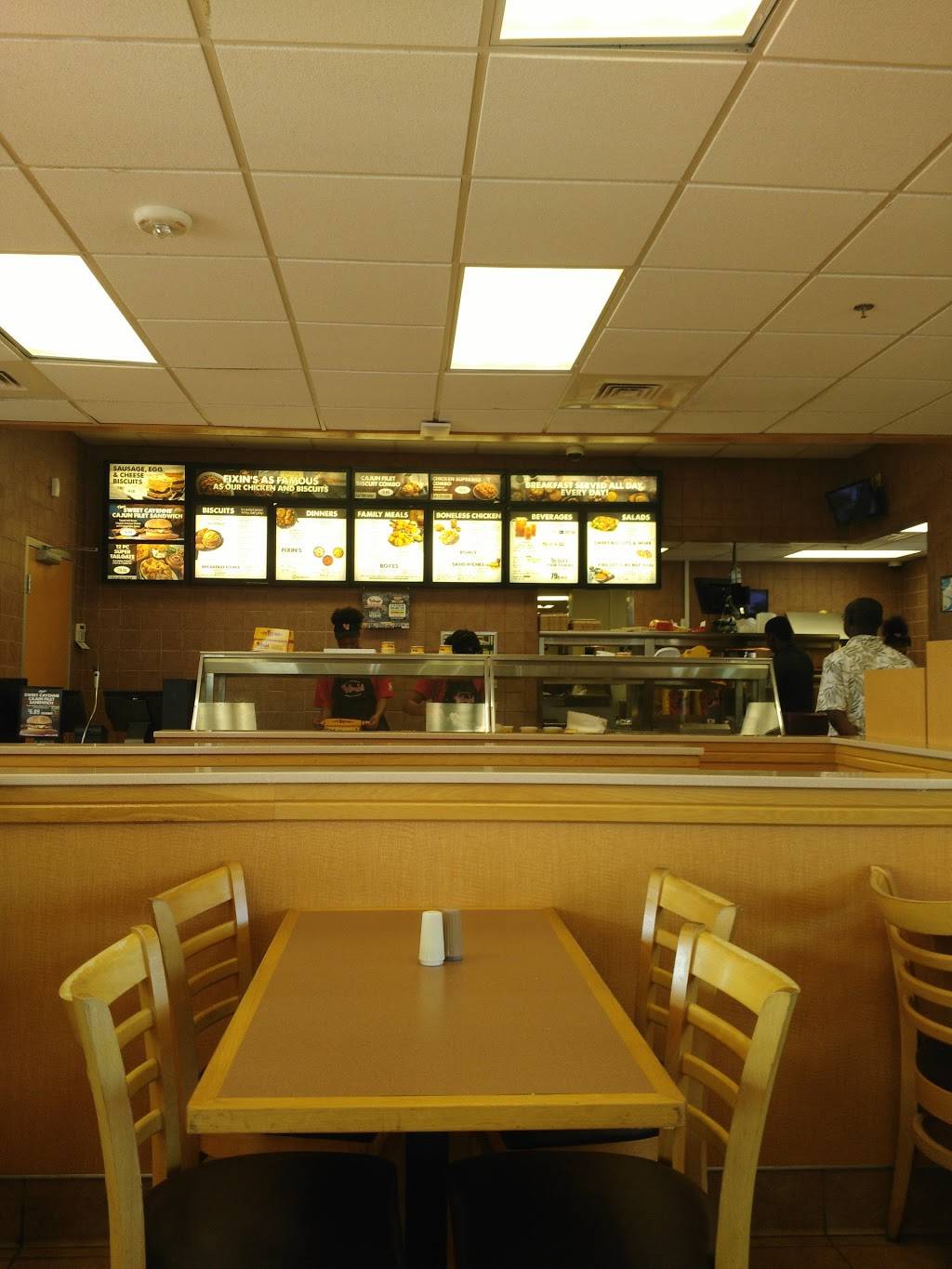 Bojangles Famous Chicken n Biscuits | restaurant | 2800 Clemson Rd, Columbia, SC 29229, USA | 8038653076 OR +1 803-865-3076