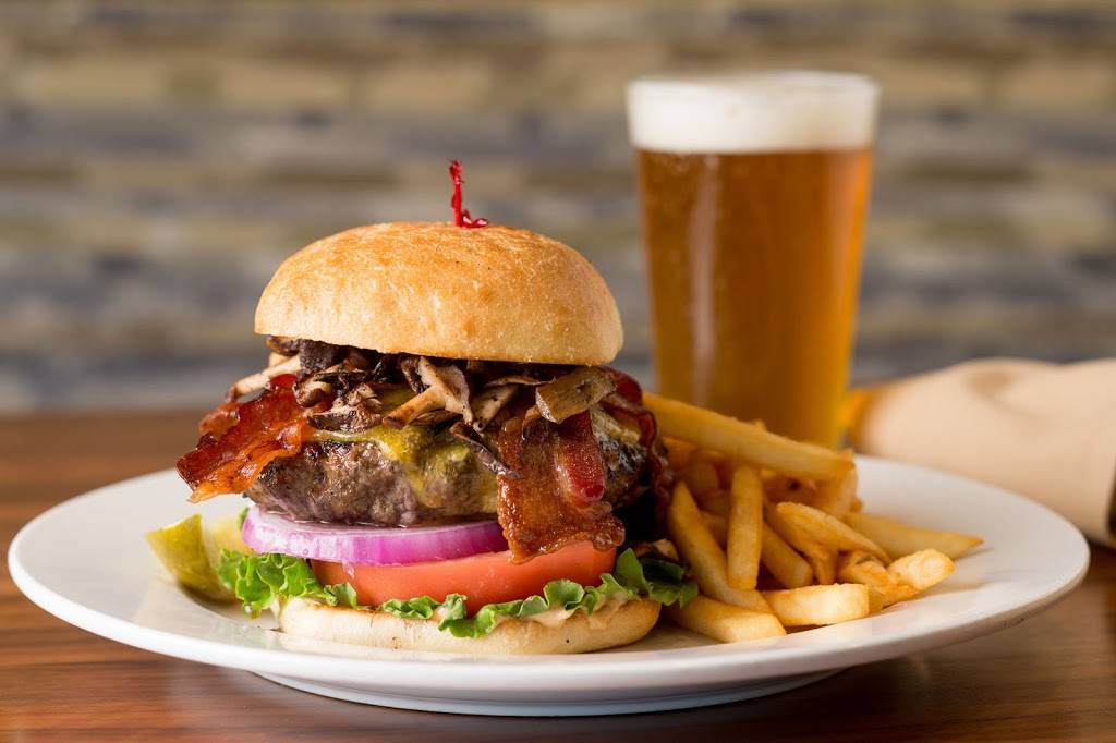 Lakeside Bar and Grill | restaurant | 6233 NE 78th Ct #2848, Portland, OR 97218, USA | 5034086647 OR +1 503-408-6647