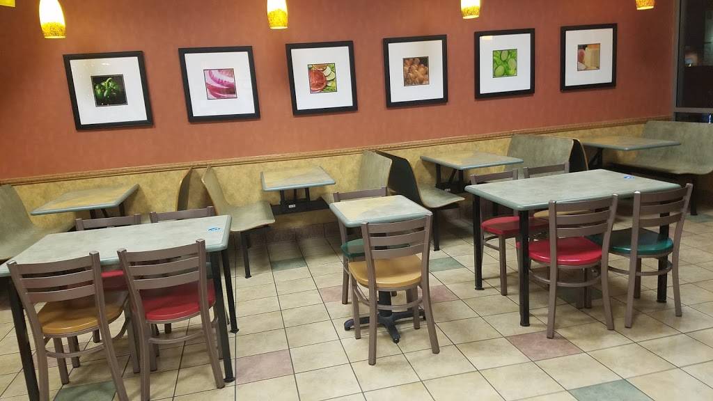 Subway | restaurant | 1325 S Oakwood Ave, Geneseo, IL 61254, USA | 3099444466 OR +1 309-944-4466