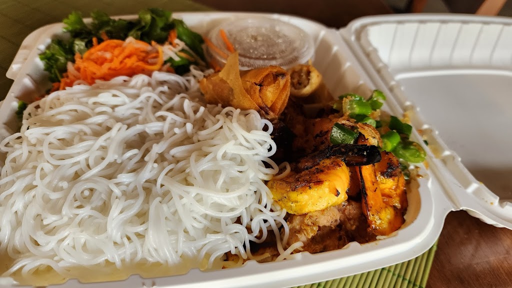 Pho Bomb & Grill | restaurant | 835 S Main Ave, Fallbrook, CA 92028, USA | 7606450027 OR +1 760-645-0027