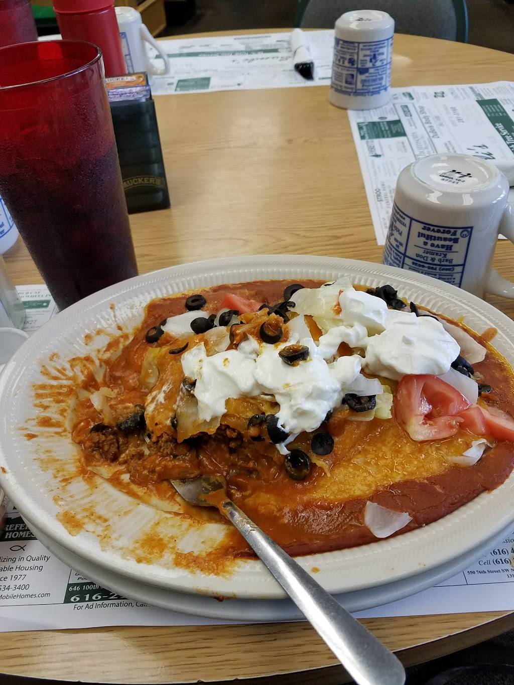 Sandis Family Restaurant | restaurant | 6597 Division Ave S, Grand Rapids, MI 49548, USA | 6162813160 OR +1 616-281-3160