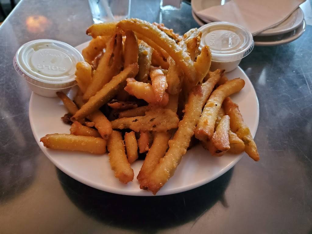 Frank & Teressas Anchor Bar | restaurant | 2-20 E North St, Buffalo, NY 14203, USA | 7168868920 OR +1 716-886-8920