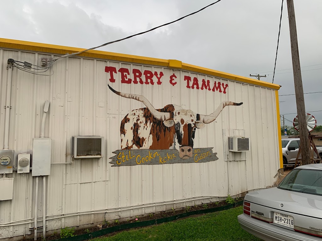 Frontier Bar B Que | restaurant | 608 N East St, Edna, TX 77957, USA | 3617825270 OR +1 361-782-5270