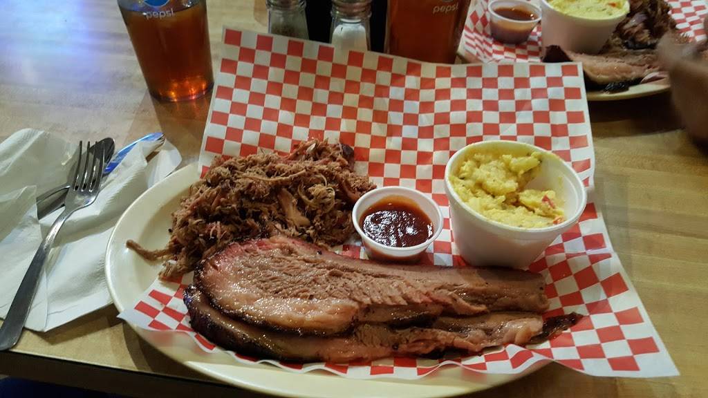 Hog Wild Bar-B-Que | restaurant | 38 Main St, Placerville, CA 95667, USA | 5306223883 OR +1 530-622-3883