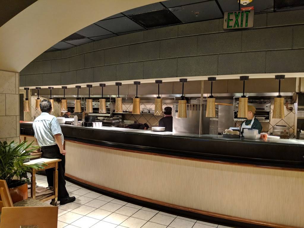 Bibas Courtyard Grill | restaurant | 2055 Kalia Rd, Honolulu, HI 96815, USA | 8089559635 OR +1 808-955-9635