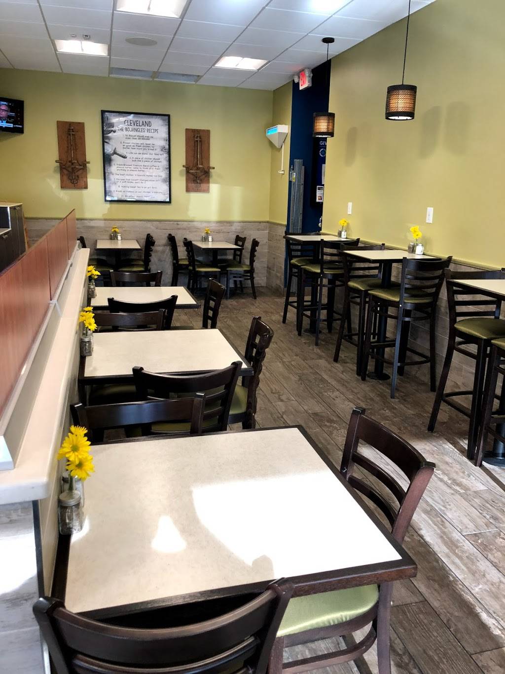 Bojangles Famous Chicken n Biscuits | restaurant | 109 S Main St, Cleveland, GA 30528, USA | 7064939317 OR +1 706-493-9317