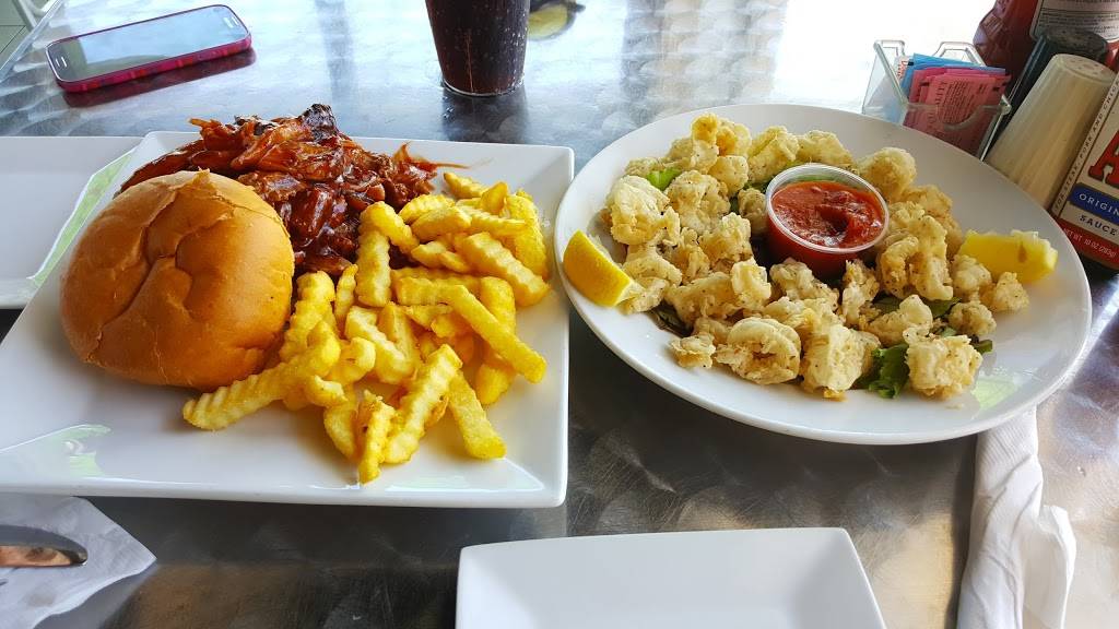 Oceans 13 Sports Bar and Grill | restaurant | 3111 N Surf Rd, Hollywood, FL 33019, USA | 9546134026 OR +1 954-613-4026