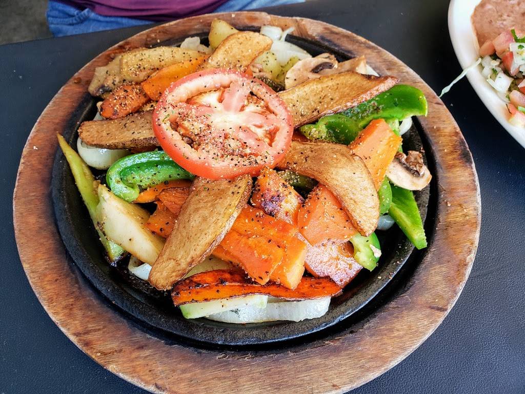 Pepes & Mitos | restaurant | 2911 Elm St, Dallas, TX 75226, USA | 2147411901 OR +1 214-741-1901