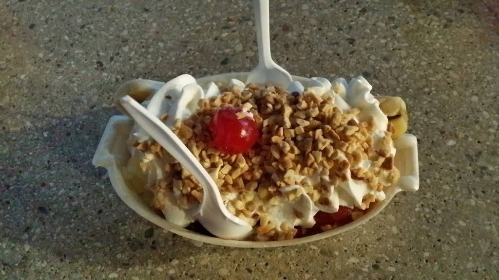 Dairy Joy Drive-In | restaurant | 9230, 435 E Lincoln Ave, Hinckley, IL 60520, USA | 8152867701 OR +1 815-286-7701