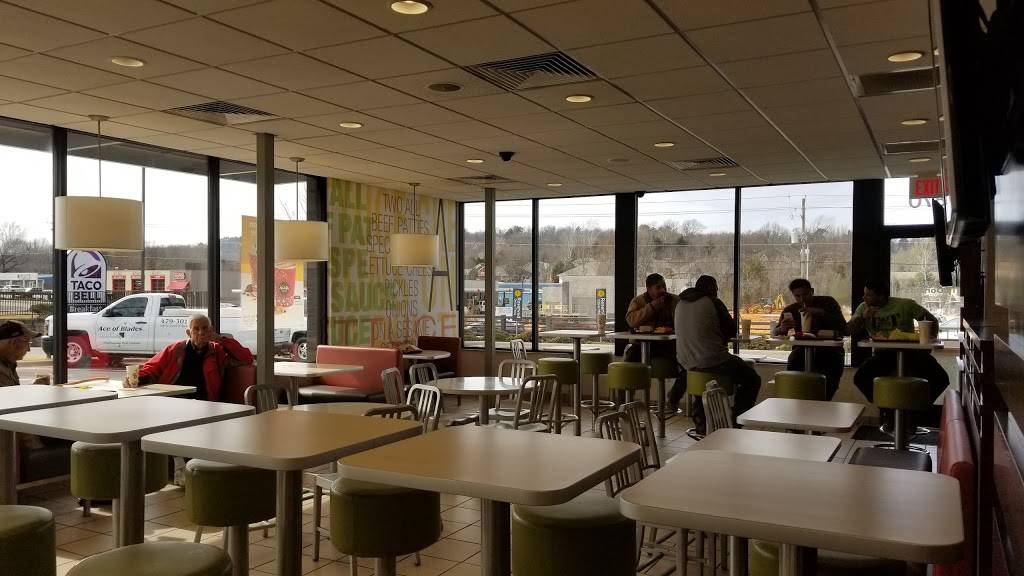 McDonalds | cafe | 1870 N Crossover Rd, Fayetteville, AR 72701, USA | 4795279919 OR +1 479-527-9919