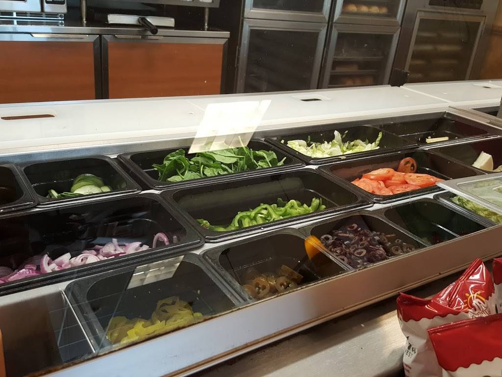 Subway | restaurant | 131 E Sunset Dr, Waukesha, WI 53189, USA | 2625219002 OR +1 262-521-9002