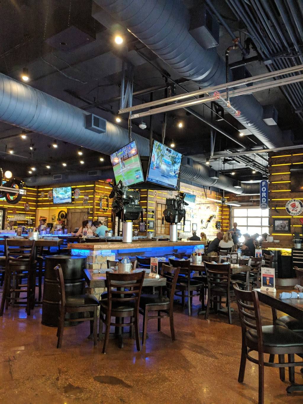 Fords Garage St. Pete | restaurant | 200 1st Ave S, St. Petersburg, FL 33701, USA | 7272953673 OR +1 727-295-3673