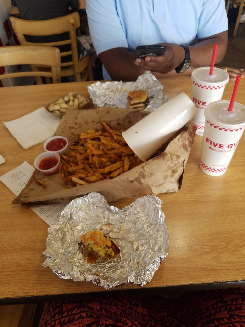 Five Guys | meal takeaway | 916 W Atlantic St, Emporia, VA 23847, USA | 4343483483 OR +1 434-348-3483