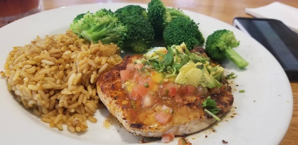 Chilis Grill & Bar | restaurant | 3840 W 10th St, Greeley, CO 80634, USA | 9703520160 OR +1 970-352-0160