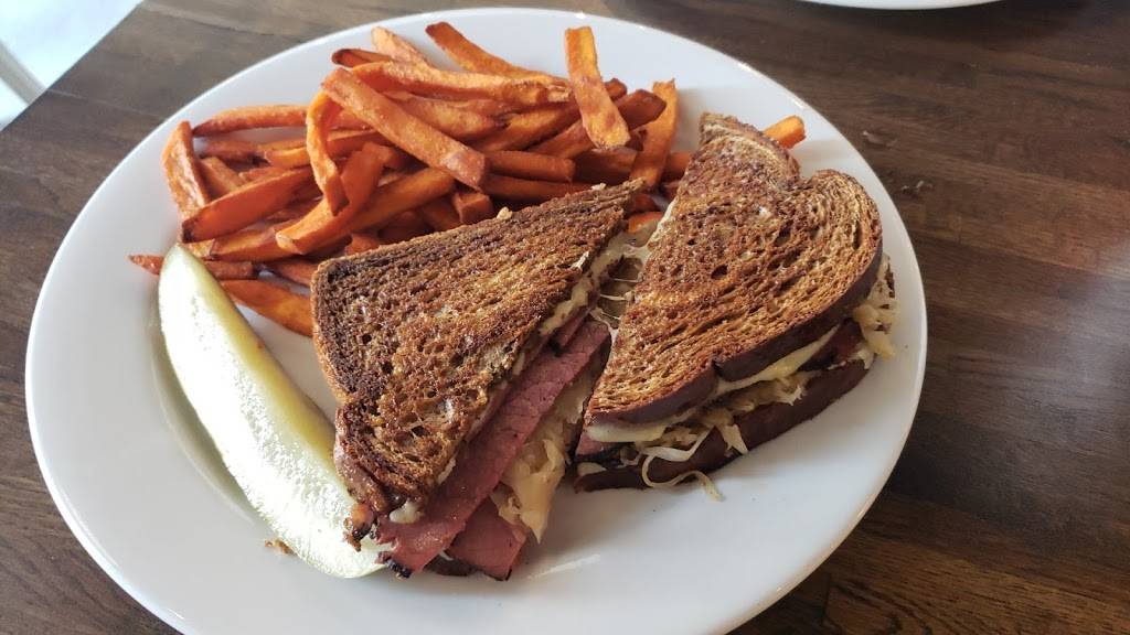 EAT! Food & Drink | restaurant | 520 Zang St N, Broomfield, CO 80021, USA | 3037289990 OR +1 303-728-9990