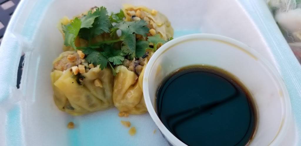 Thai Mama | restaurant | 5421 W Waters Ave, Tampa, FL 33634, USA | 8134473124 OR +1 813-447-3124