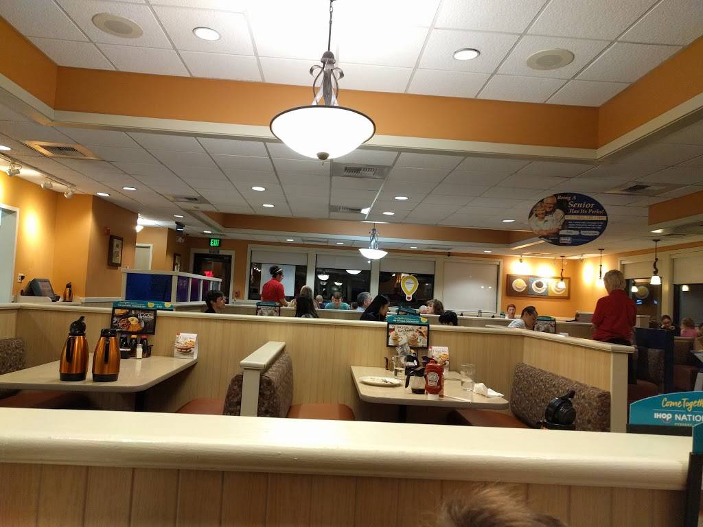 IHOP | restaurant | 9565 S University Blvd, Highlands Ranch, CO 80126, USA | 7203447383 OR +1 720-344-7383