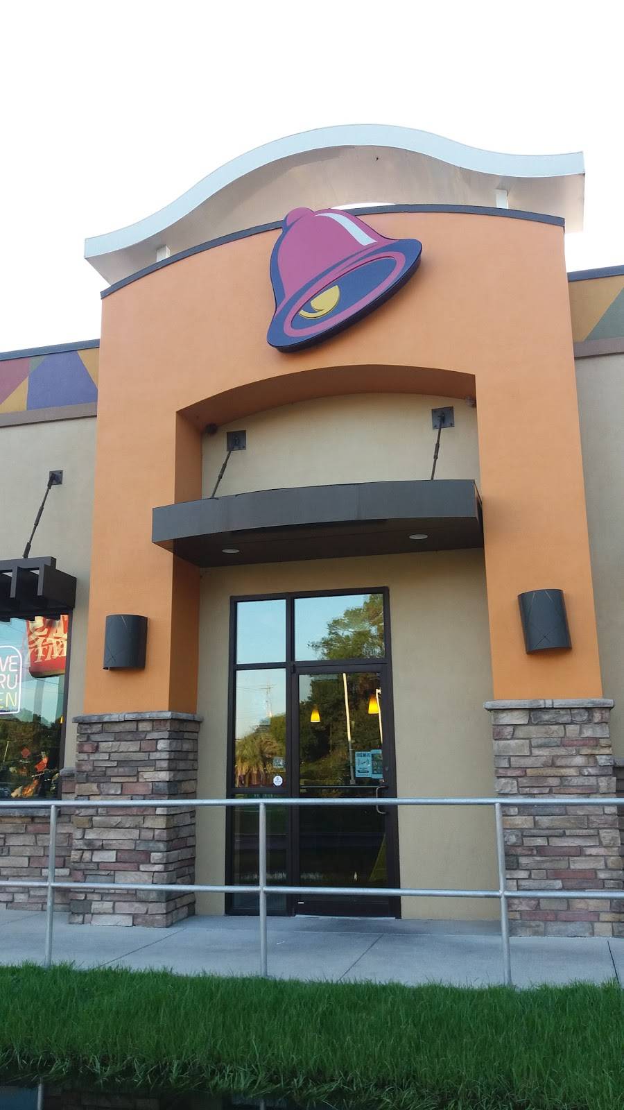 Taco Bell | meal takeaway | 7410 W Newberry Rd, Gainesville, FL 32605, USA | 3523324009 OR +1 352-332-4009