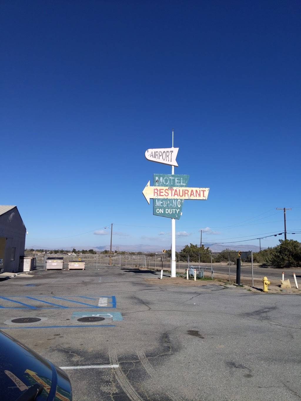 Hesperia Airpark | restaurant | 7070 Summit Valley Rd, Hesperia, CA 92345, USA | 4422675220 OR +1 442-267-5220