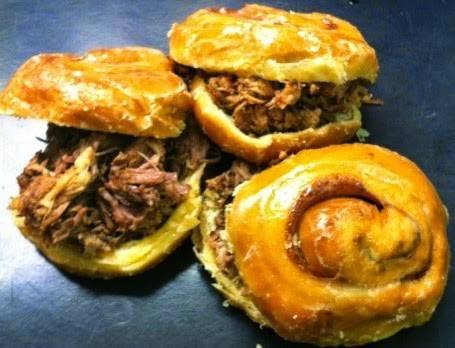 Yummies Donuts & BBQ | bakery | 2001 S Tamiami Trail, Venice, FL 34293, USA | 9414937170 OR +1 941-493-7170