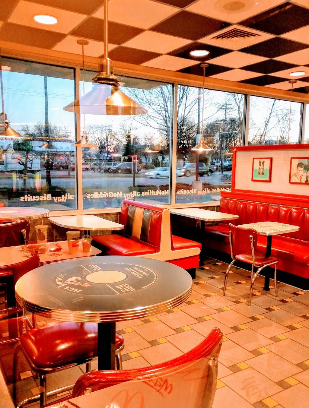 McDonalds | cafe | 3926 52nd St, Kenosha, WI 53144, USA | 2626583839 OR +1 262-658-3839