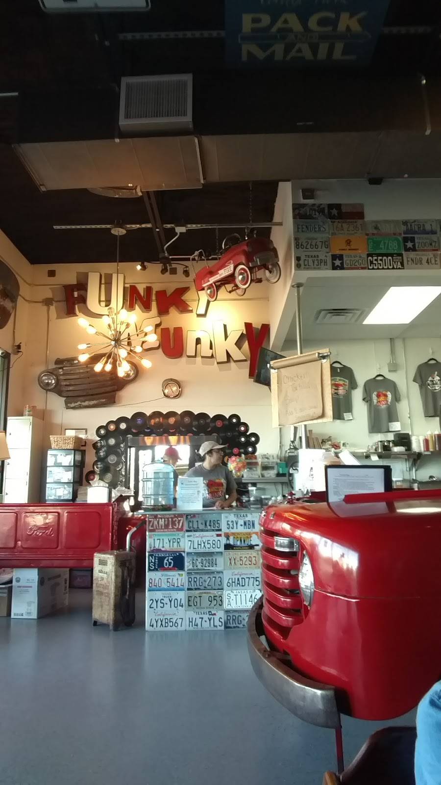 The Funky Munky | restaurant | Shopping Center, 134 College Park Dr, Weatherford, TX 76087, USA | 8173416136 OR +1 817-341-6136