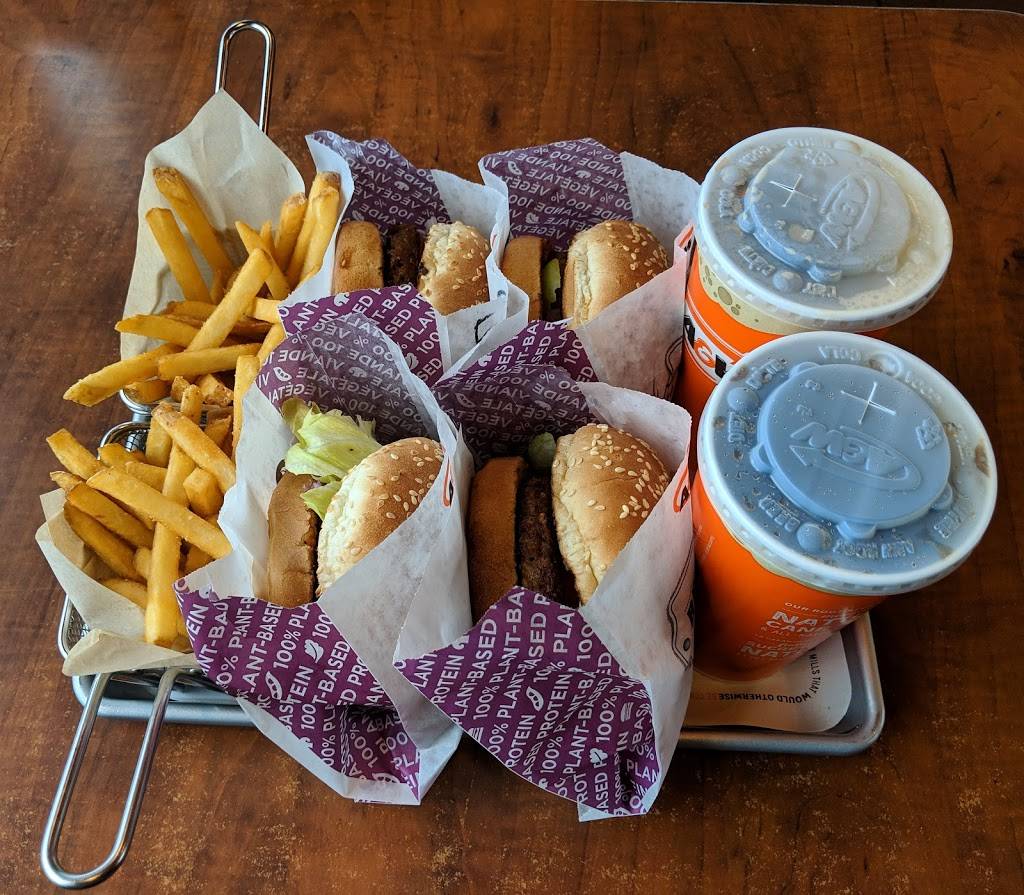 A&W Canada | restaurant | 3315 Monarch Dr, Orillia, ON L3V 7Z4, Canada | 7053275353 OR +1 705-327-5353