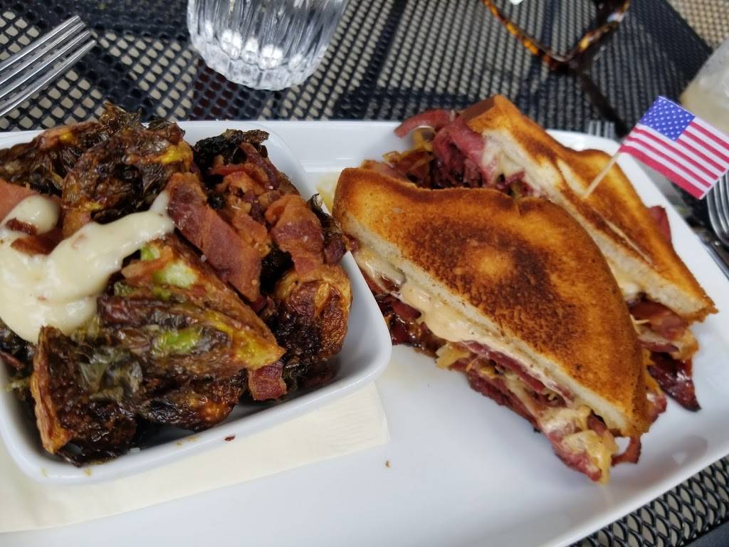 Wilde Bar & Restaurant | restaurant | 3130 N Broadway, Chicago, IL 60657, USA | 7732440404 OR +1 773-244-0404