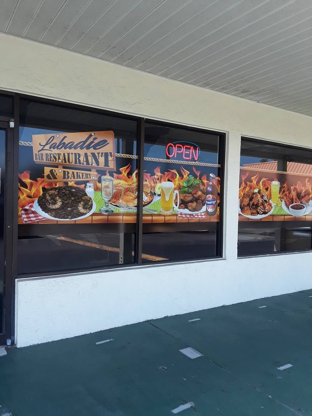 Labadie Bar Restaurant and Bakery | restaurant | 3580 Evans Ave, Fort Myers, FL 33901, USA | 2392049927 OR +1 239-204-9927