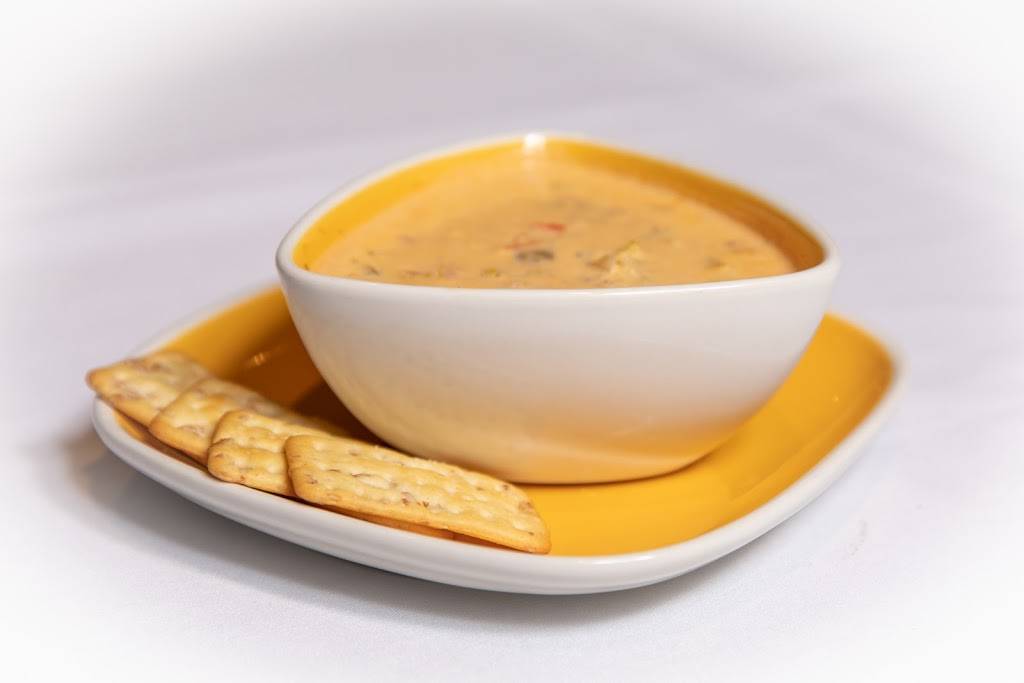 The Hide-Out Bistro & Grill | restaurant | 525 33rd Ave SW, Cedar Rapids, IA 52404, USA | 3193668671 OR +1 319-366-8671