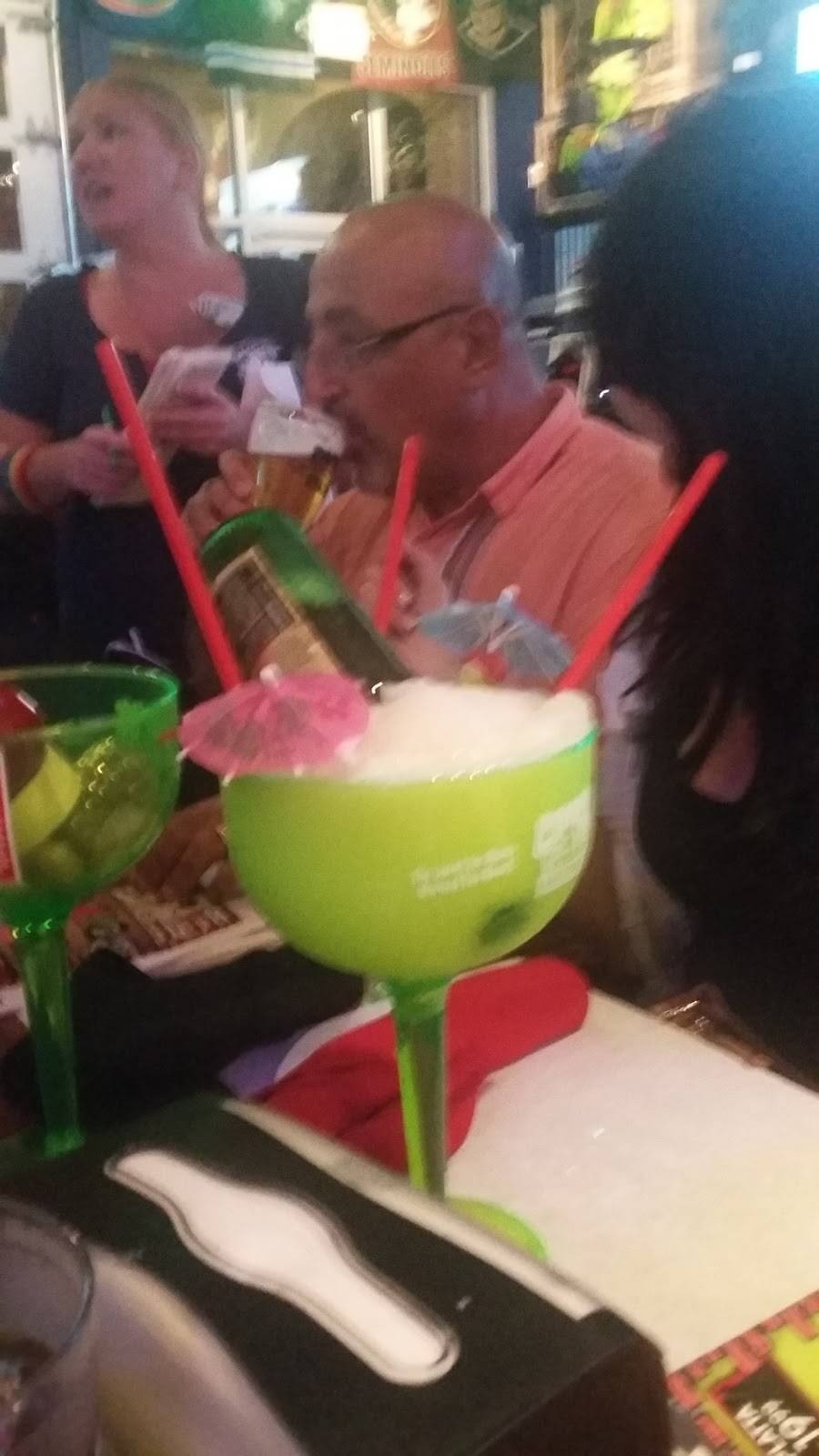 Dicks Last Resort Restaurant & Bar | restaurant | 8201 Vineland Ave, Orlando, FL 32821, USA | 3213293002 OR +1 321-329-3002