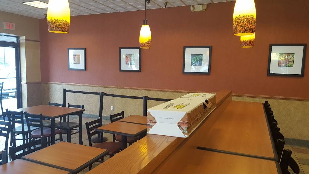 Subway | restaurant | 1200 W Main St, Peoria, IL 61606, USA | 3096733505 OR +1 309-673-3505