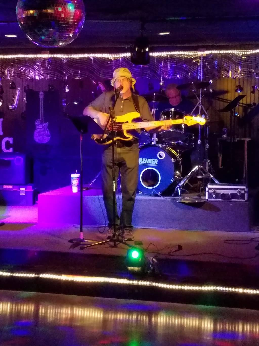 Orioles Nest Social Club | restaurant | 3010 S Main St, Middletown, OH 45044, USA | 5134246879 OR +1 513-424-6879