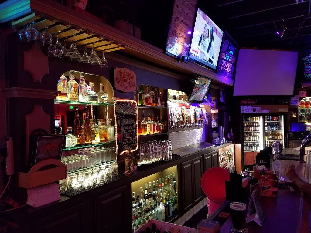 Way Point Saloon aka Mollys | restaurant | 1270 Main St, Ramona, CA 92065, USA | 7607899050 OR +1 760-789-9050