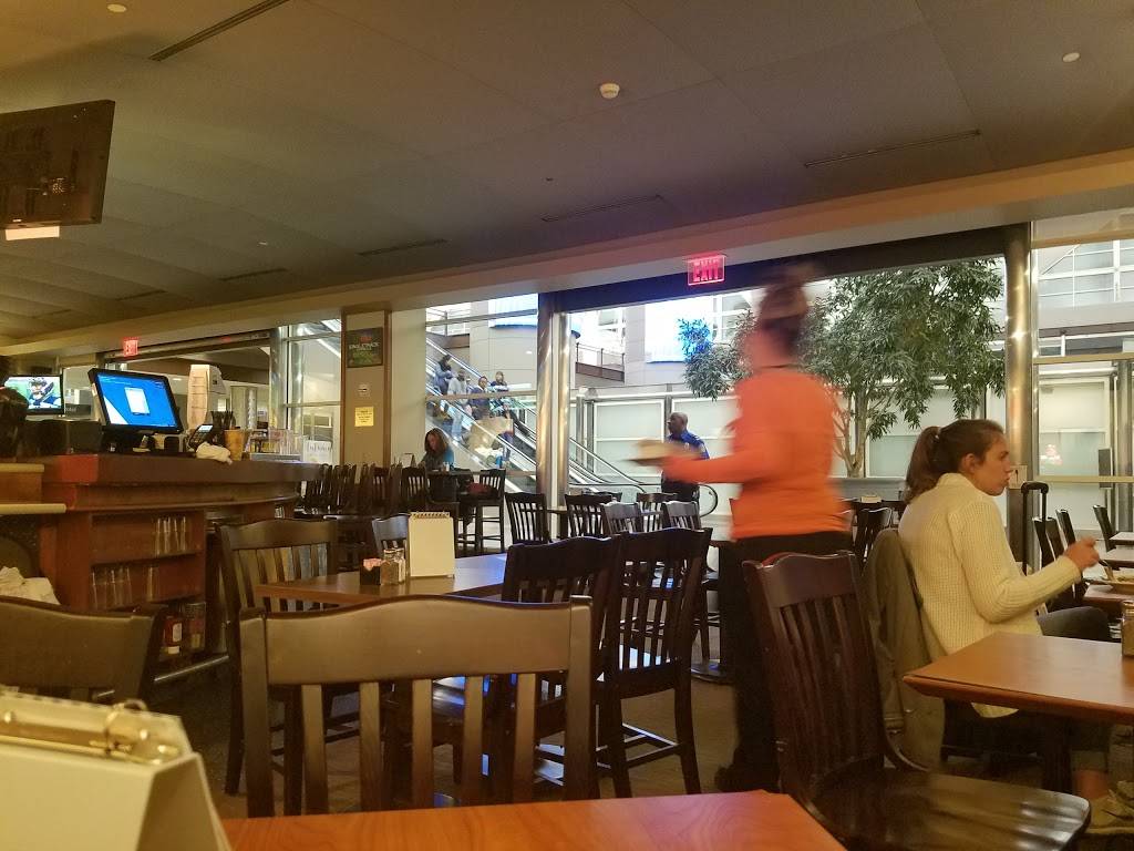 Red Rocks Bar & BBQ | restaurant | 8500 Peña Blvd, Denver, CO 80249, USA | 3033427176 OR +1 303-342-7176