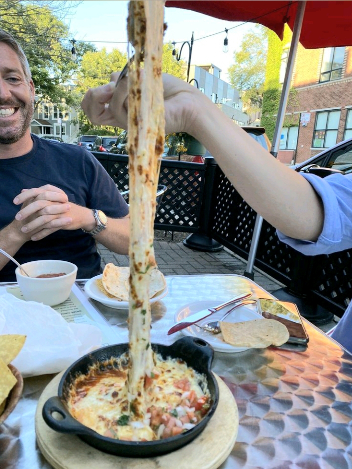 Mi Nueva Tierra | restaurant | 2417 N Clybourn Ave, Chicago, IL 60614, USA | 7736978100 OR +1 773-697-8100