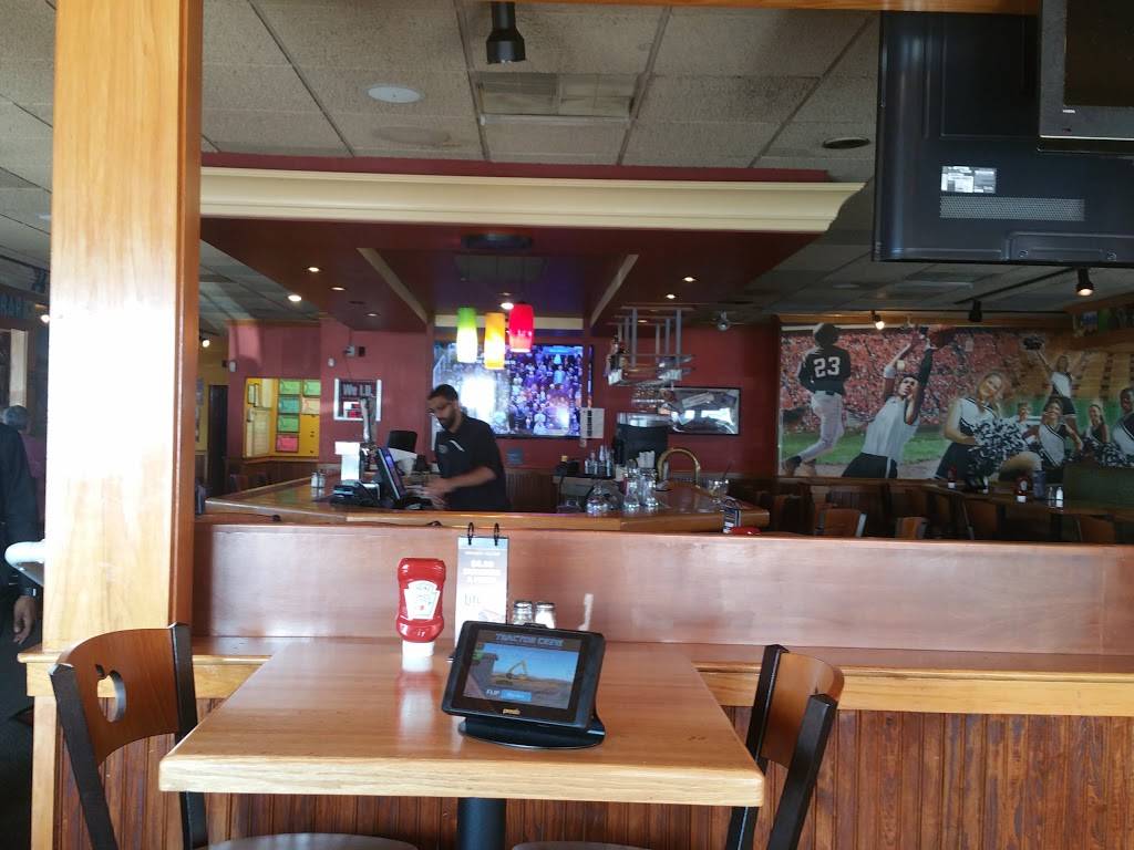 Applebees Grill + Bar | restaurant | 1125 E Main St, Carbondale, IL 62901, USA | 6185295715 OR +1 618-529-5715
