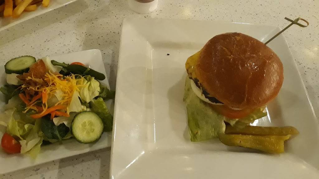 Ellingtons Restaurant | restaurant | 3912 Vincennes Rd, Indianapolis, IN 46268, USA | 3178727700 OR +1 317-872-7700