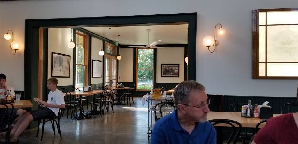 The Guzzle | restaurant | 42205 Rainbow St E, Thousand Island Park, NY 13692, USA | 3152032166 OR +1 315-203-2166