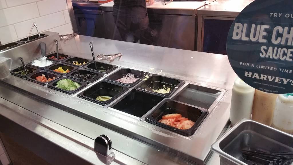 Harveys | restaurant | 550 Fennell Ave E, Hamilton, ON L8V 4S9, Canada | 9053854028 OR +1 905-385-4028