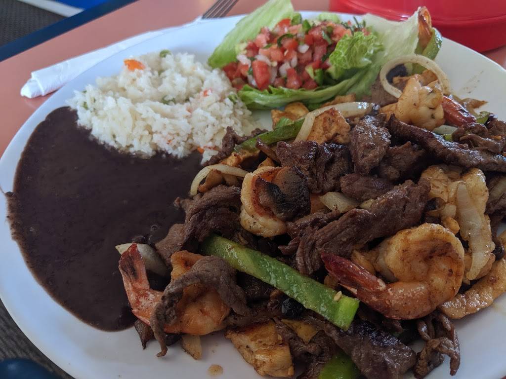 Vickys Salvadorean Restaurant | restaurant | 1409 S Gold St #8908, Centralia, WA 98531, USA | 3607360298 OR +1 360-736-0298