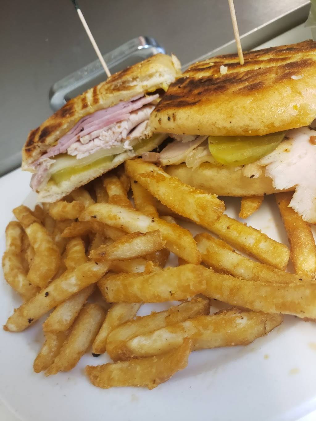 Farmhouse Kitchen & Bakery | restaurant | 246 Main St, Claysville, PA 15323, USA | 7246637650 OR +1 724-663-7650