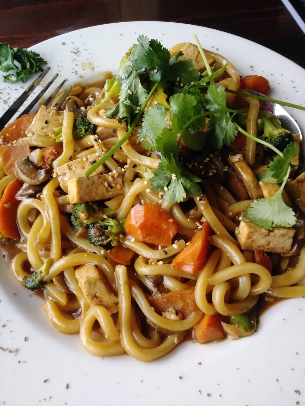 Bikkuri Sushi Noodle & Grill | restaurant | 1919 E Colonial Dr, Orlando, FL 32803, USA | 4078944494 OR +1 407-894-4494